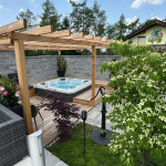 Pergola aus Lärchenholz über Whirlpool
